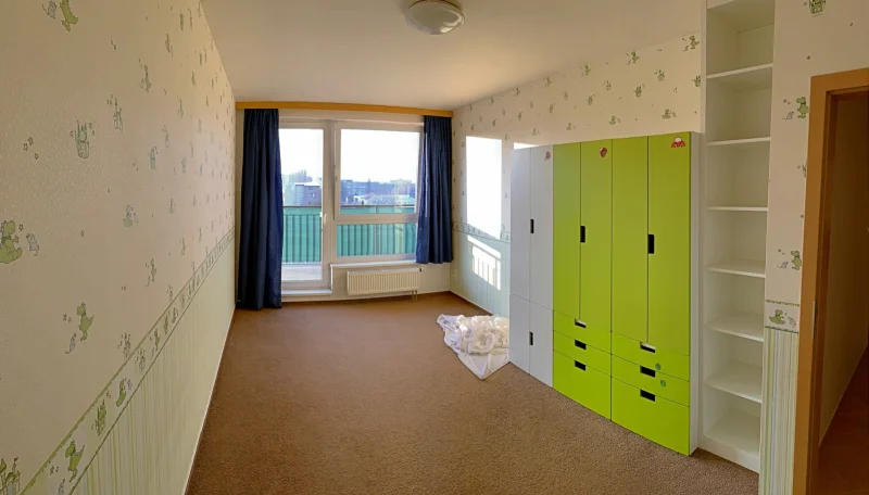 Pronájem bytu 3+kk, 83m2 s balkónem a garážovým stáním. Ulice Kabešova, Praha Vysočany.