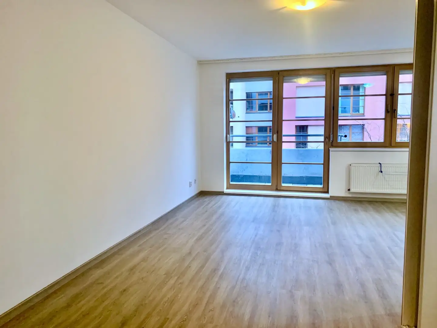 Pronájem bytu 1+kk, 42m2, balkon, garáž