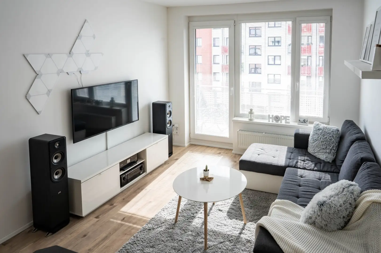 Pronájem bytu 2+kk/B/G o výměře 54m² - Praha - Dolní Měcholupy