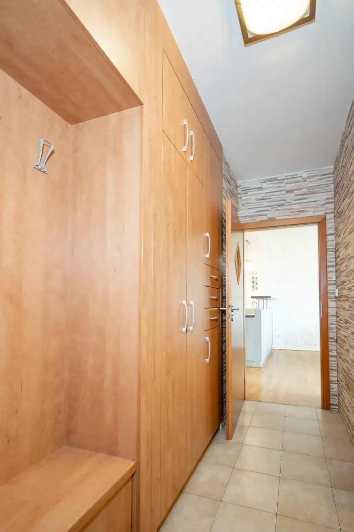 Pronájem bytu 3+kk/B, po rekonstrukci, zařízený, Praha - Letňany