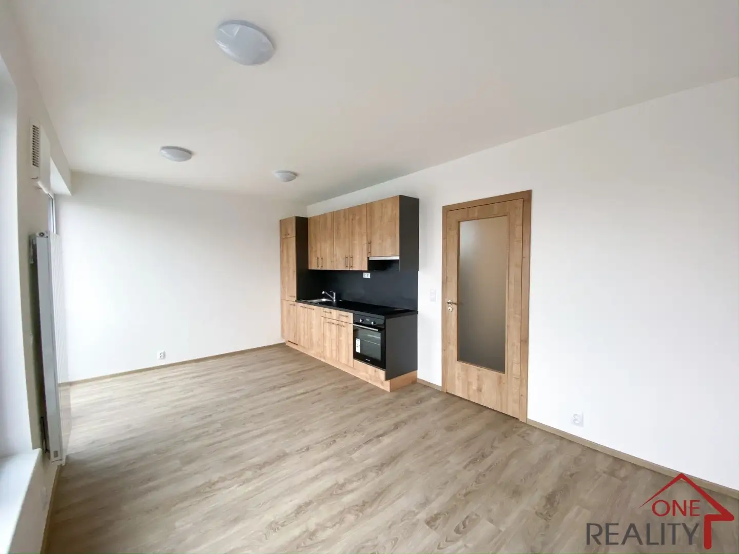 Pronájem bytu 1+kk, 33m2 s balkonem Praha Holešovice