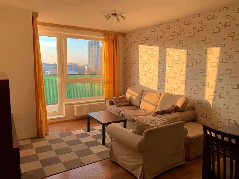 Pronájem bytu 3+kk, 83m2 s balkónem a garážovým stáním. Ulice Kabešova, Praha Vysočany.