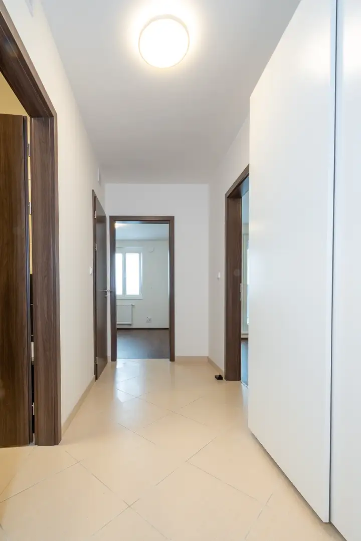 Pronájem bytu 2+kk s balkónem, ulice Poděbradská 1158/49, Praha - Hloubětín