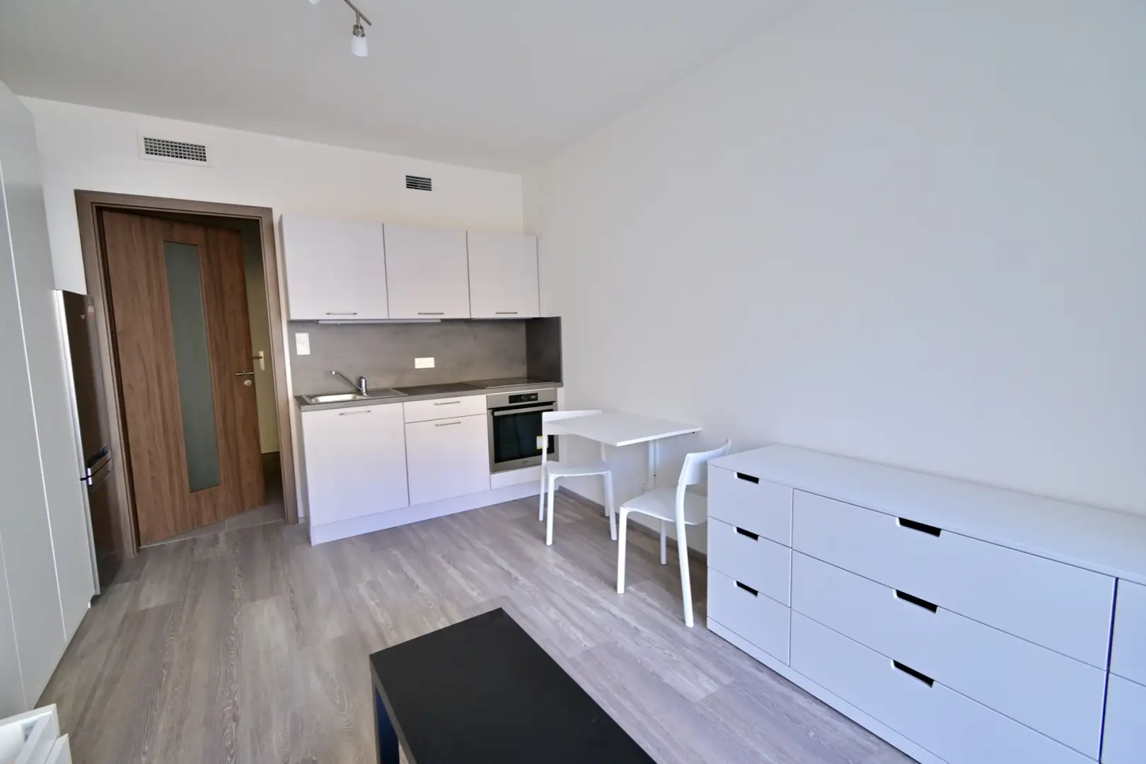 Pronájem bytu 1+kk o výměře 33 m² s lodžií v lokalitě Praha - Košíře