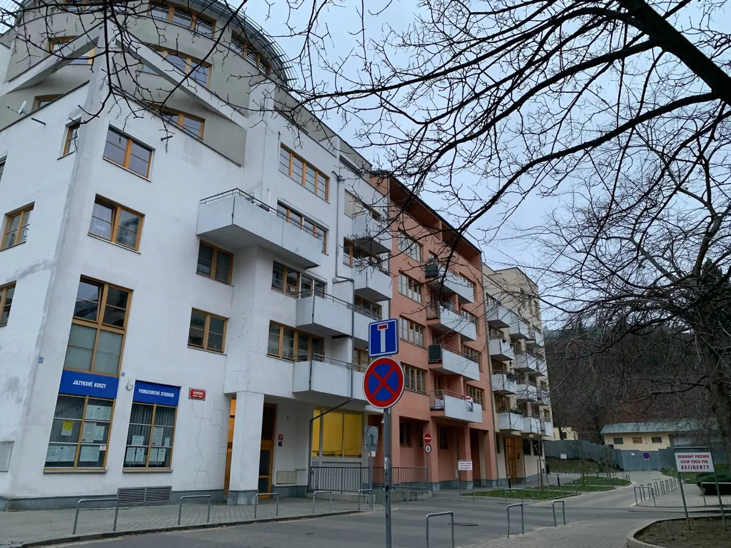 Pronájem bytu 1+kk, 42m2, balkon, garáž