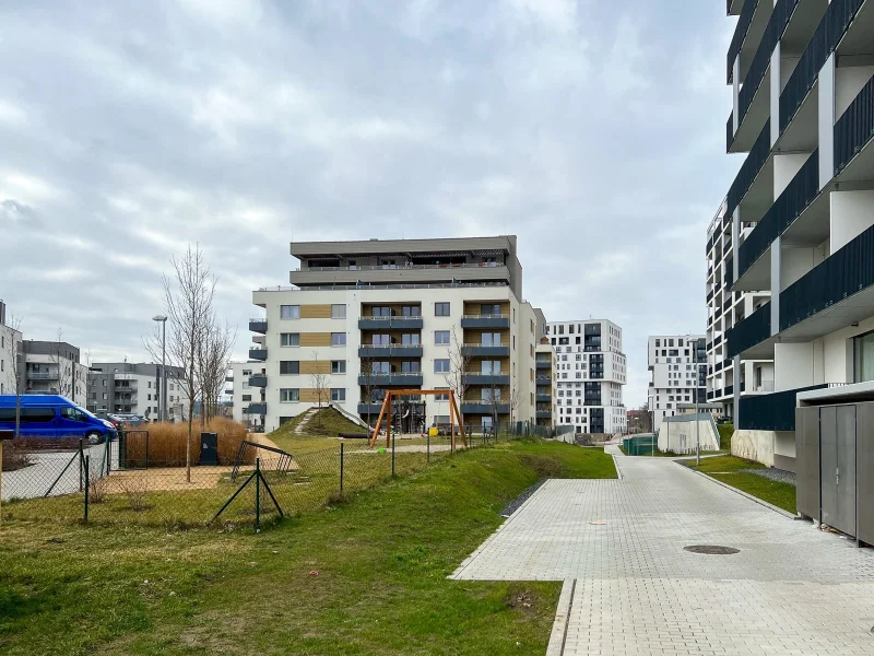 Pronájem bytu 2+kk s balkónem, ulice Smržových 1035/10, Praha - Vysočany