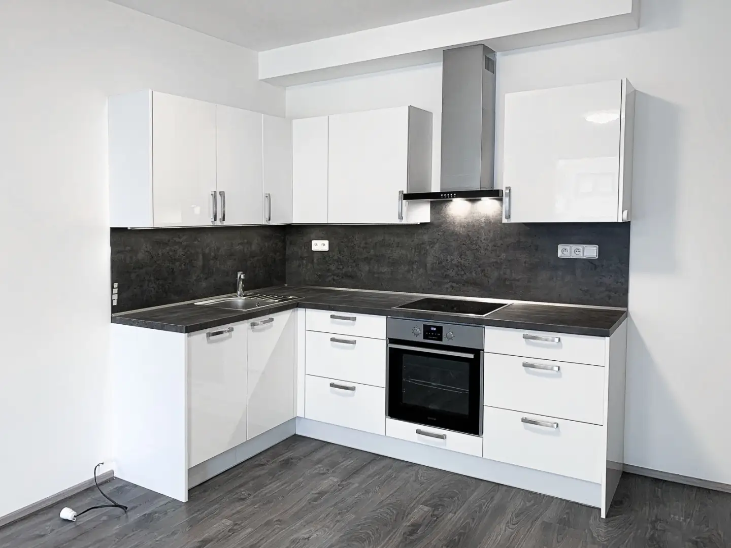 Pronájem bytu 2+kk/B, 53m² - Praha - Střížkov