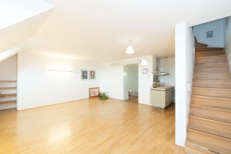 Pronájem mezonetového bytu 2+kk, 103m², zařízený, Pod Vilami, Praha 4 - Nusle