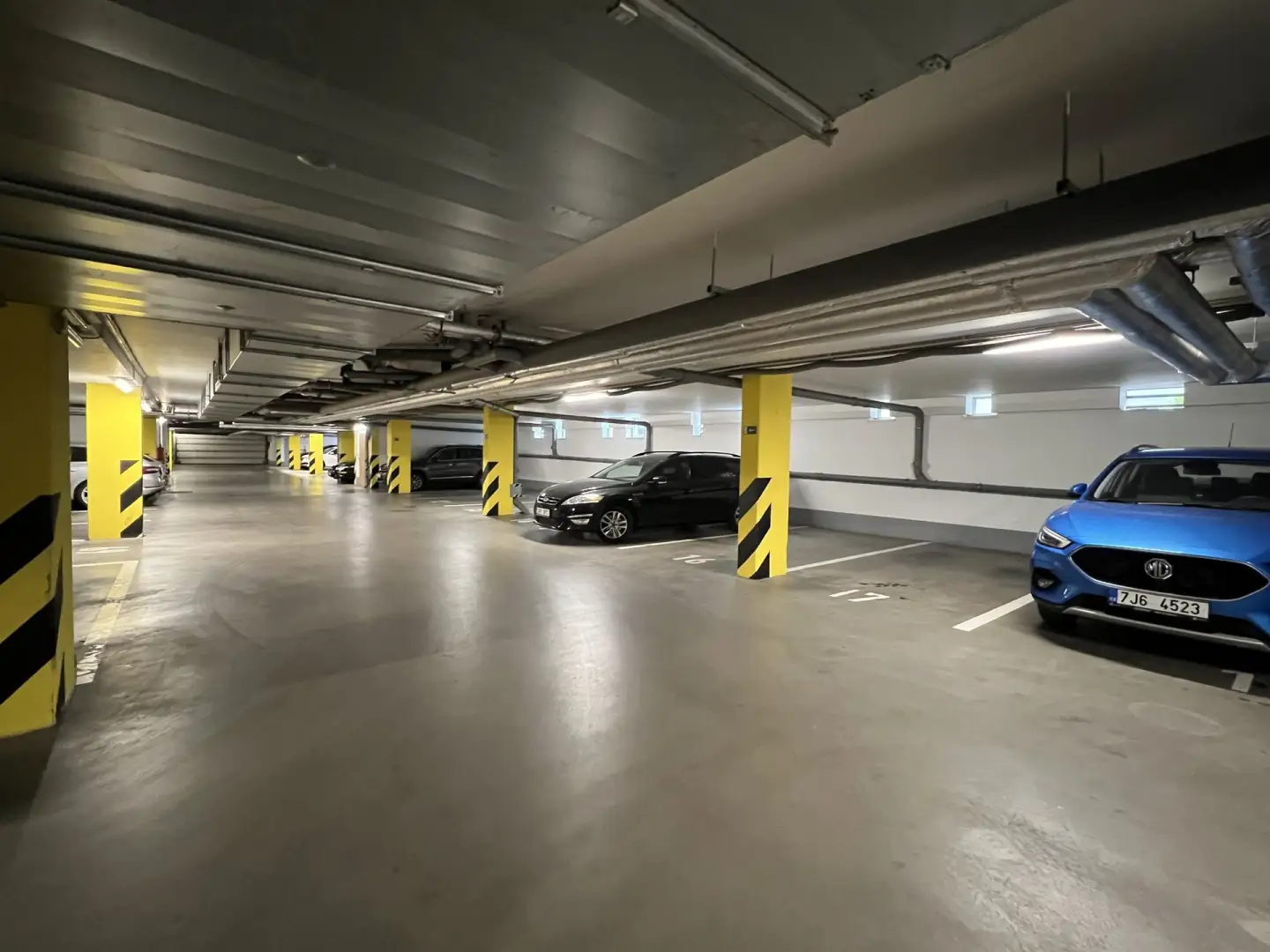 Pronájem garáže, 15 m² - Praha - Prosek
