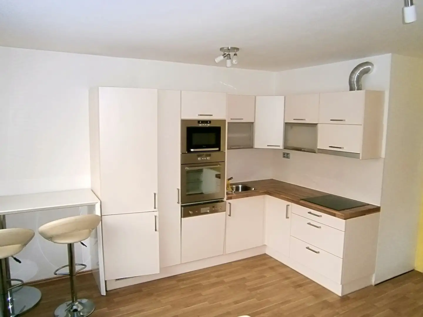 Pronájem bytu 2+kk, 50m2 - Hnězdenská, Praha 8