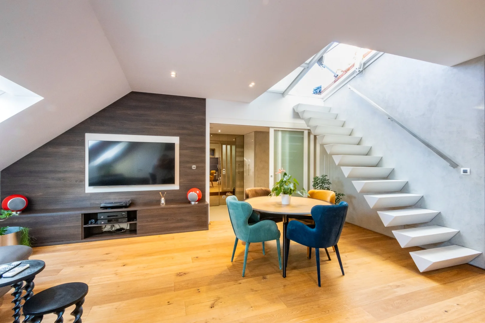 Pronájem krásného bytu s terasou a výhledem na Žižkovskou věž - 3+kk, 95 m² - Praha - Žižkov