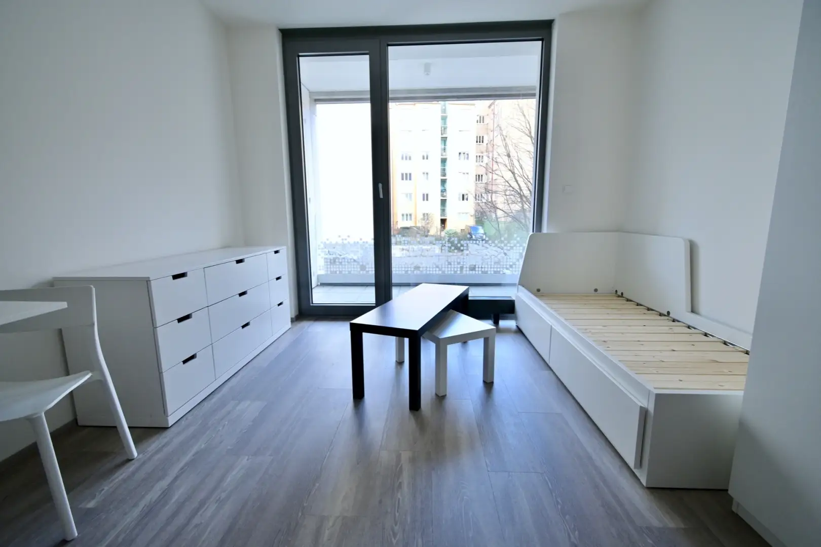 Pronájem bytu 1+kk o výměře 33 m² s lodžií v lokalitě Praha - Košíře