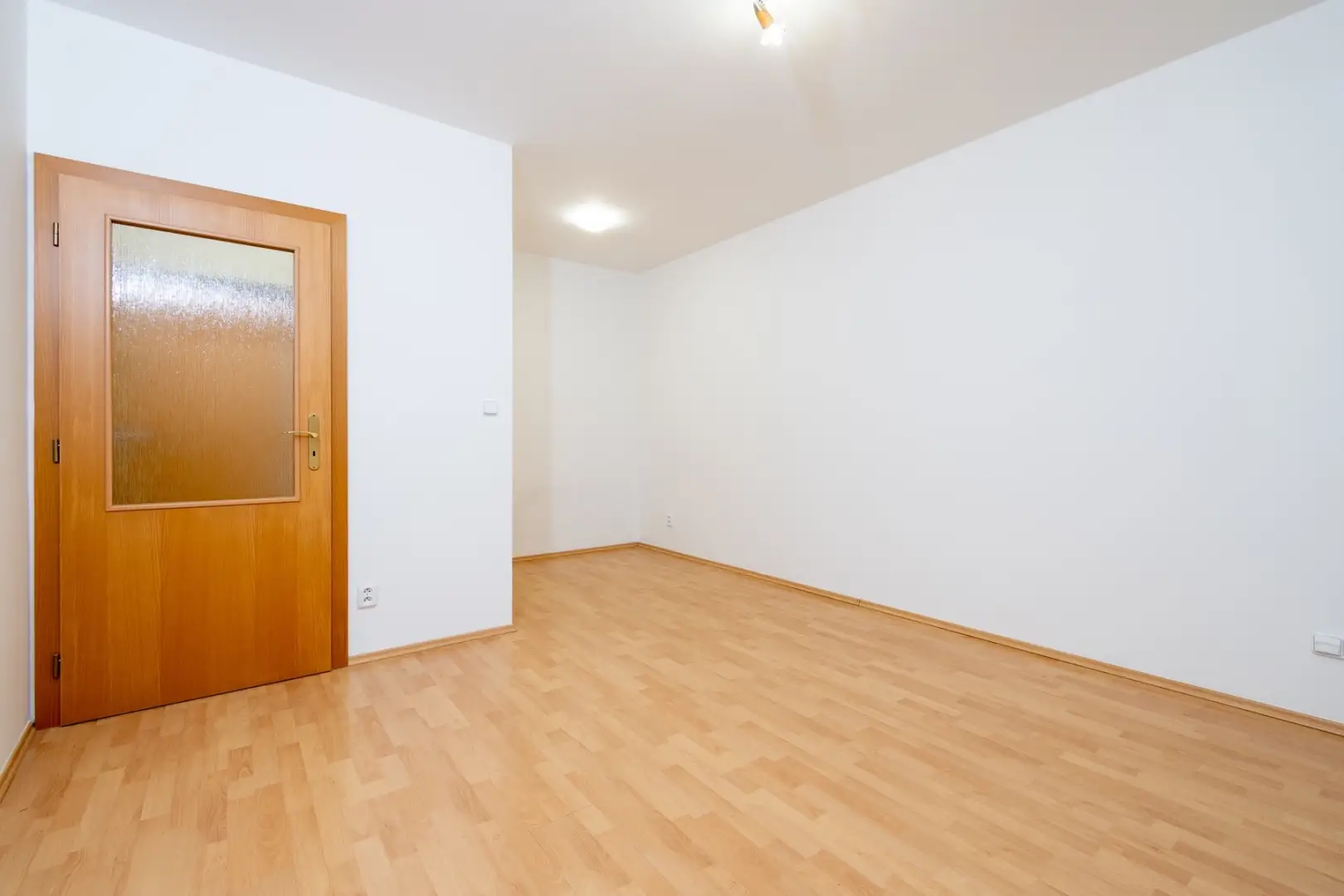 Pronájem bytu 1+kk 30m² - Praha - Malešice