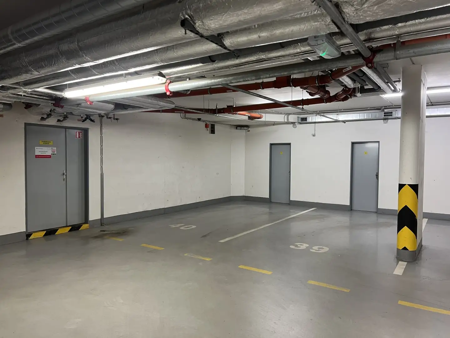 Pronájem garážové stání, 15 m² - Praha - Libeň