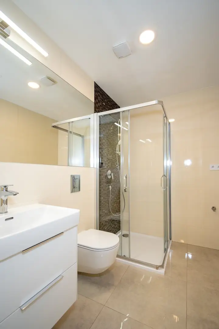 Pronájem bytu 1+kk s balkónkem, ulice Ovenecká 315/32, Praha - Holešovice