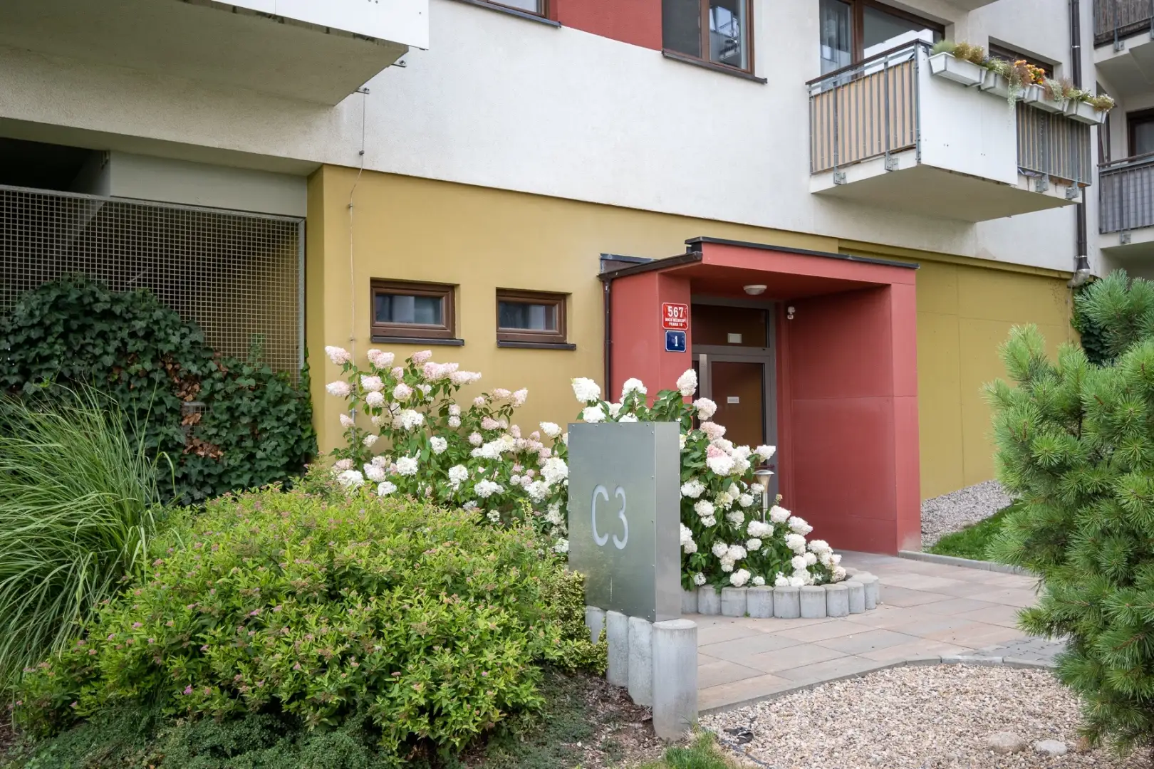 Pronájem bytu 2+kk, 48 m² - Praha - Dolní Měcholupy
