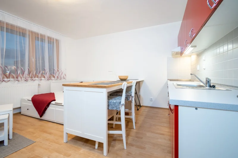 Pronájem byty 1+kk  s výměrou 28m² a vlastním parkováním  Praha - Stodůlky