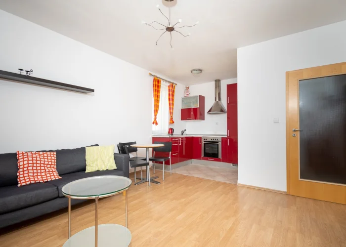 Pronájem bytu 2+kk/G o velikosti 40m² - Praha - Suchdol