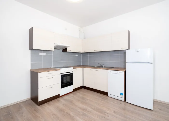 Pronájem bytu 2+kk s balkónem, ulice Honzíkova 635/6, Praha - Dolní Měcholupy