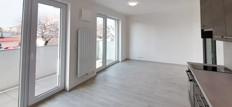 Pronájem bytu 1+kk, 33m2 s balkonem