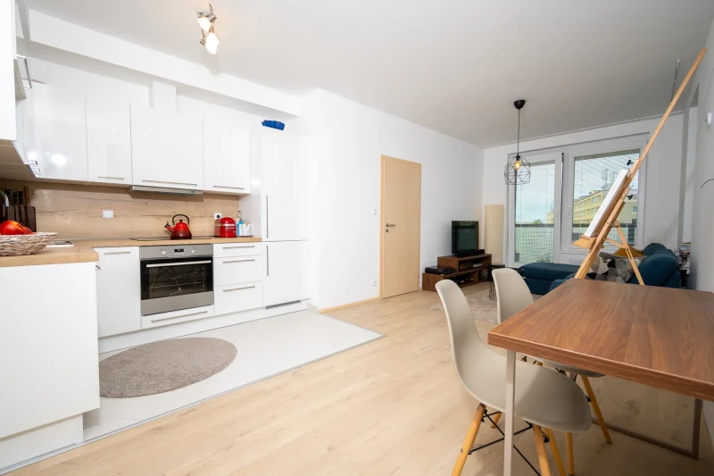 Pronájem bytu 2+kk/T/G o výměře 56m² - Praha - Střížkov