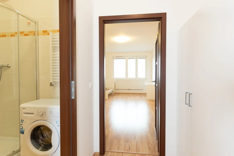 Pronájem byty 1+kk, 33 m² - Praha - Vysočany