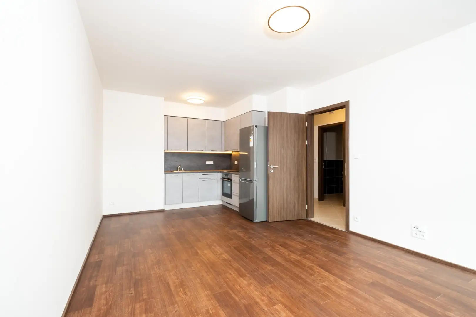 Pronájem bytu 2+kk s balkónem, ulice Poděbradská 1158/49, Praha - Hloubětín