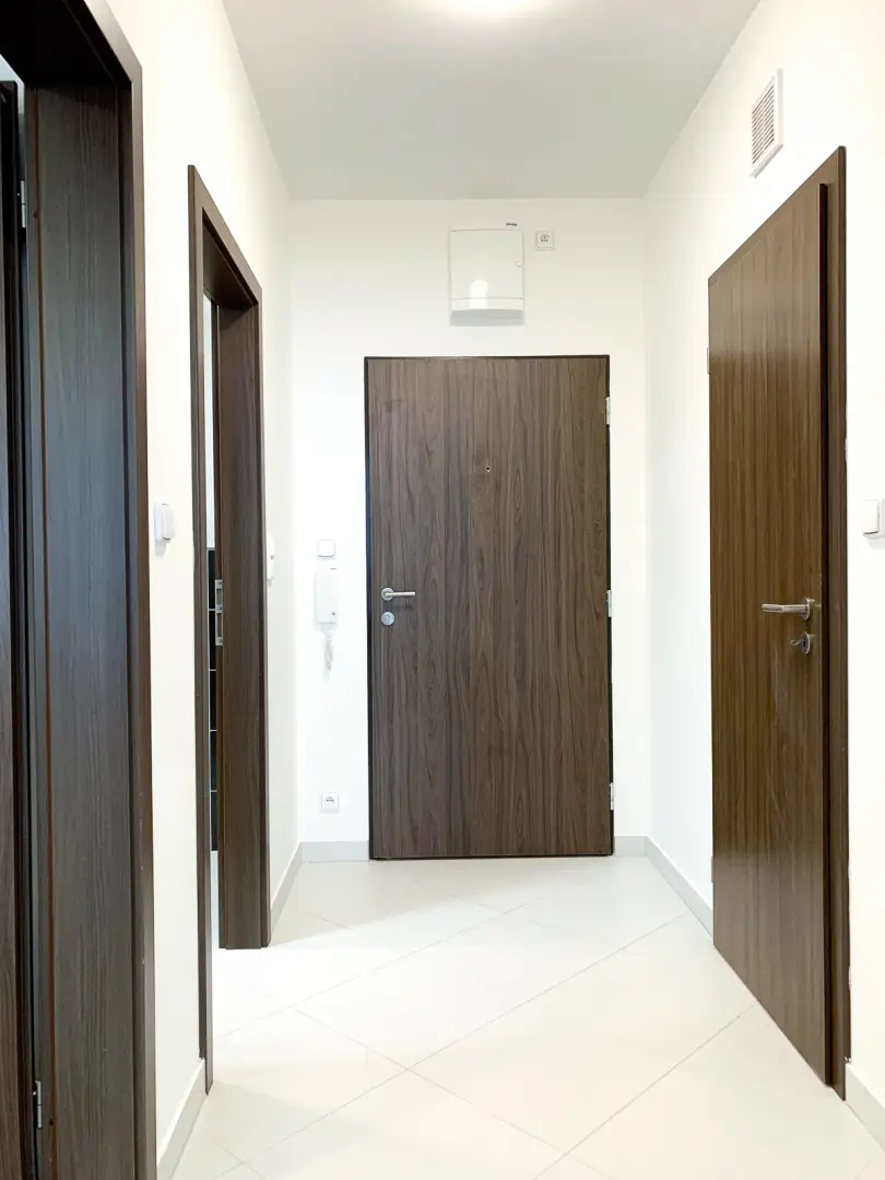 Pronájem bytu 2+kk/B, 53m² - Praha - Střížkov