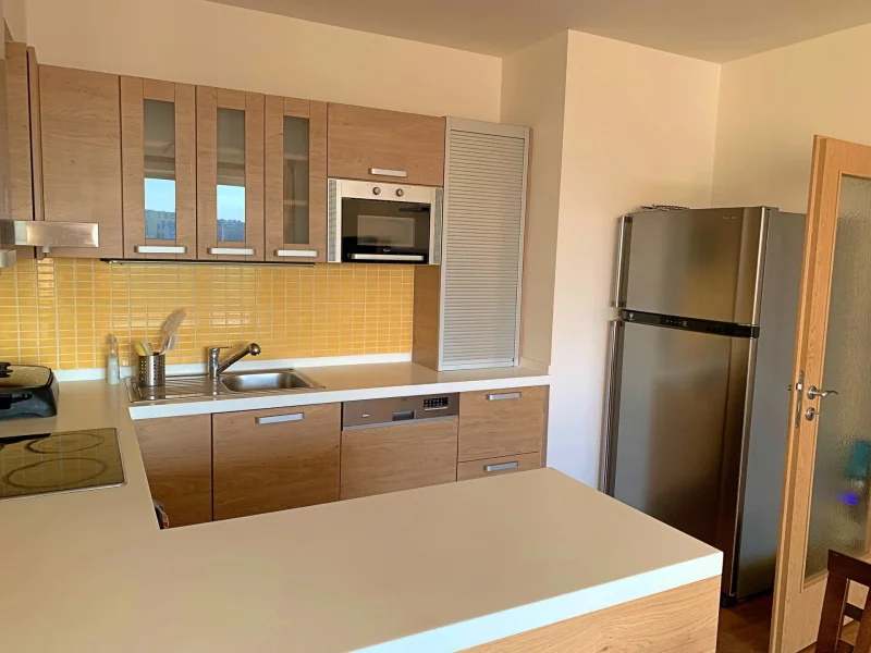 Pronájem bytu 3+kk, 83m2 s balkónem a garážovým stáním. Ulice Kabešova, Praha Vysočany.