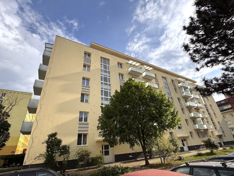 Pronájem bytu 3+kk/B, po rekonstrukci, zařízený, Praha - Letňany