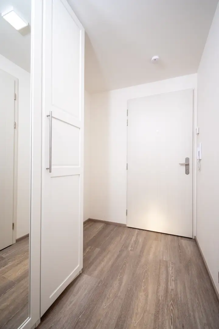 Pronájem bytu 1+kk 29m² - Praha - Třebonice
