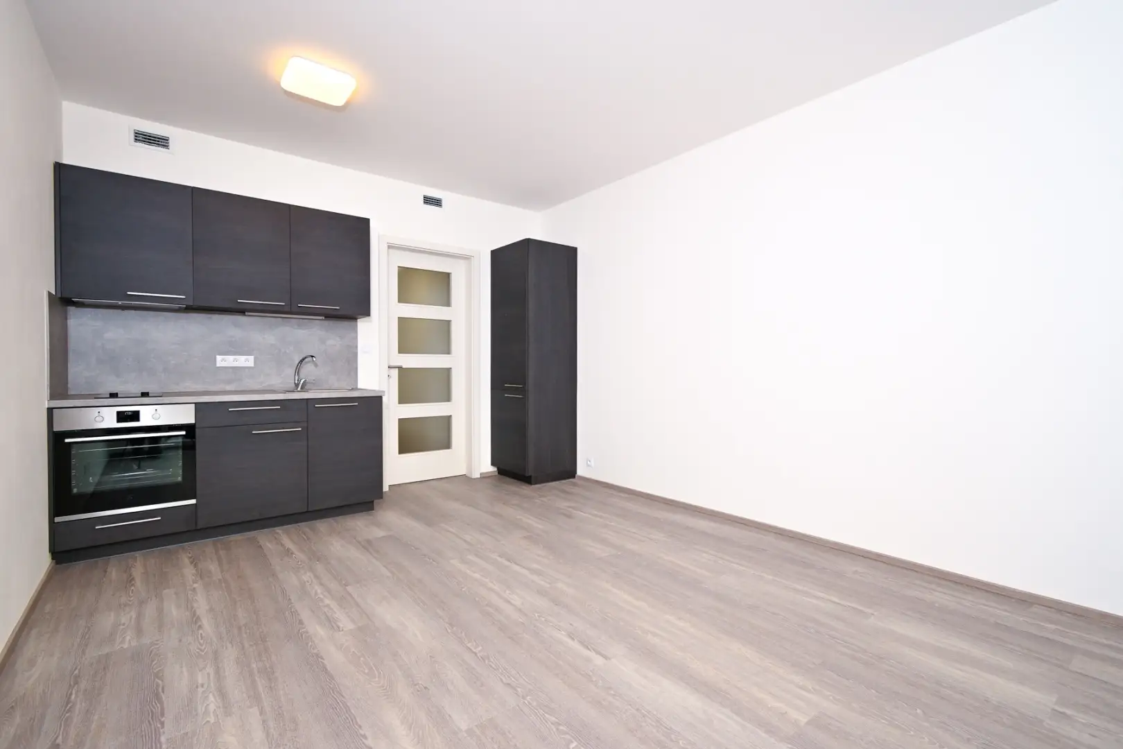 Pronájem bytu 1+kk 29m² - Praha - Třebonice