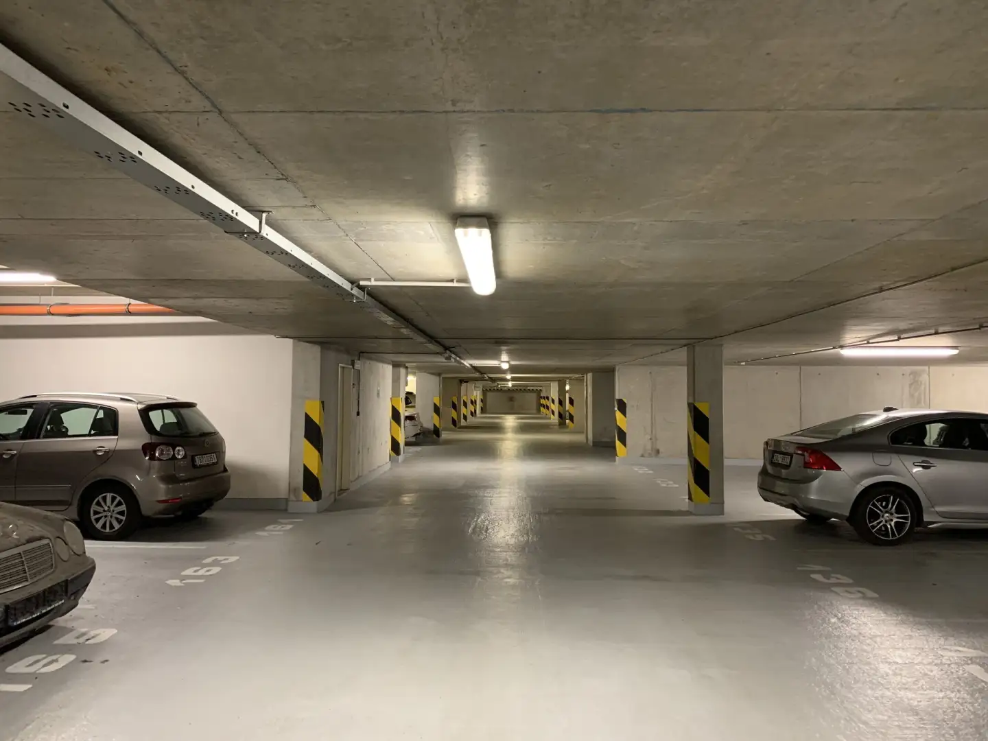Pronájem garážové stání, 15 m² - Praha - Smíchov