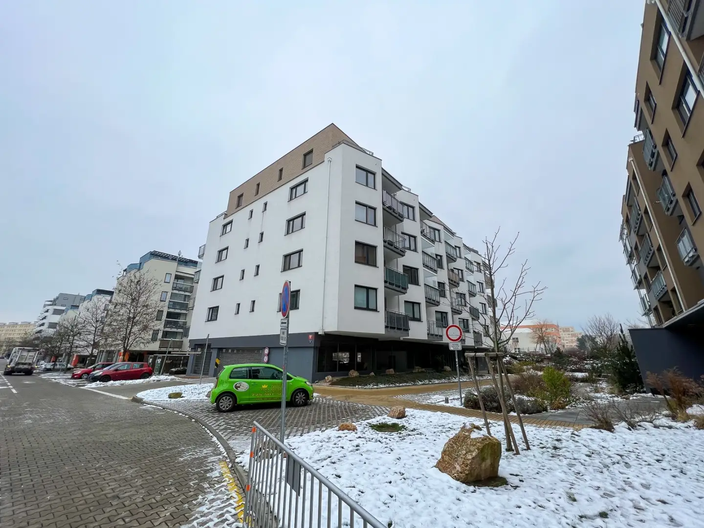Nabízíme k pronájmu byt 2+kk, ulice Makedonská 618/9, Praha - Střížkov