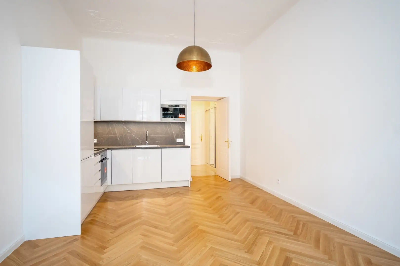Pronájem bytu 1+kk s balkónkem, ulice Ovenecká 315/32, Praha - Holešovice