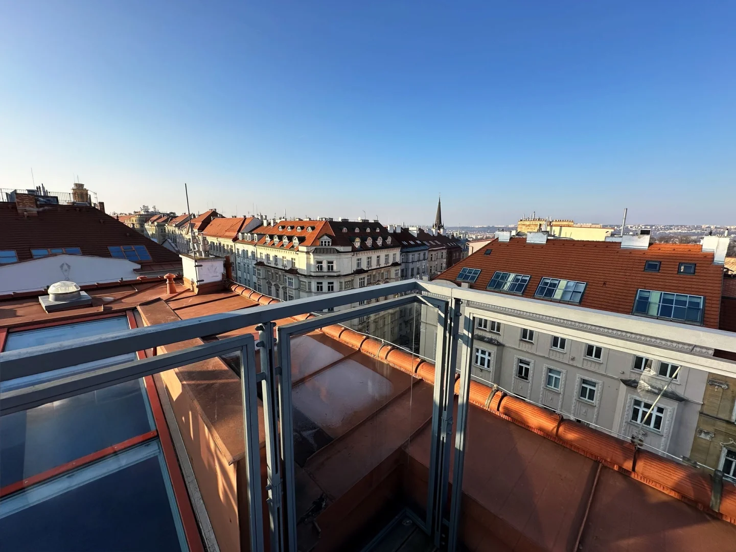 Pronájem krásného bytu s terasou a výhledem na Žižkovskou věž - 3+kk, 95 m² - Praha - Žižkov