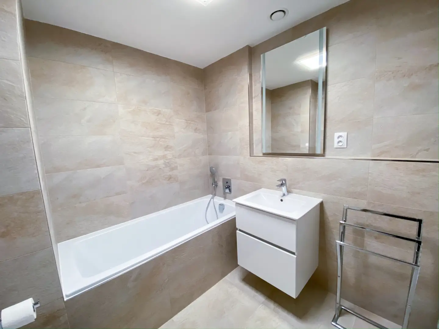 Pronájem bytu 2+kk, 58m2 s balkonem
