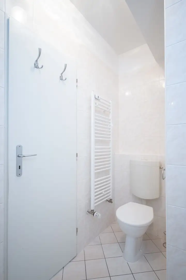 Pronájem bytu 2+kk s balkónem, ulice Hnězdenská 767/4a, Praha - Troja