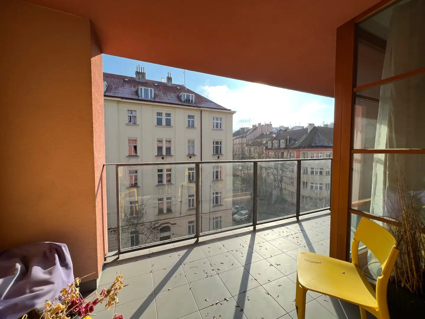 Pronájem bytu 1+kk, 47m2, s balkónem a garáží