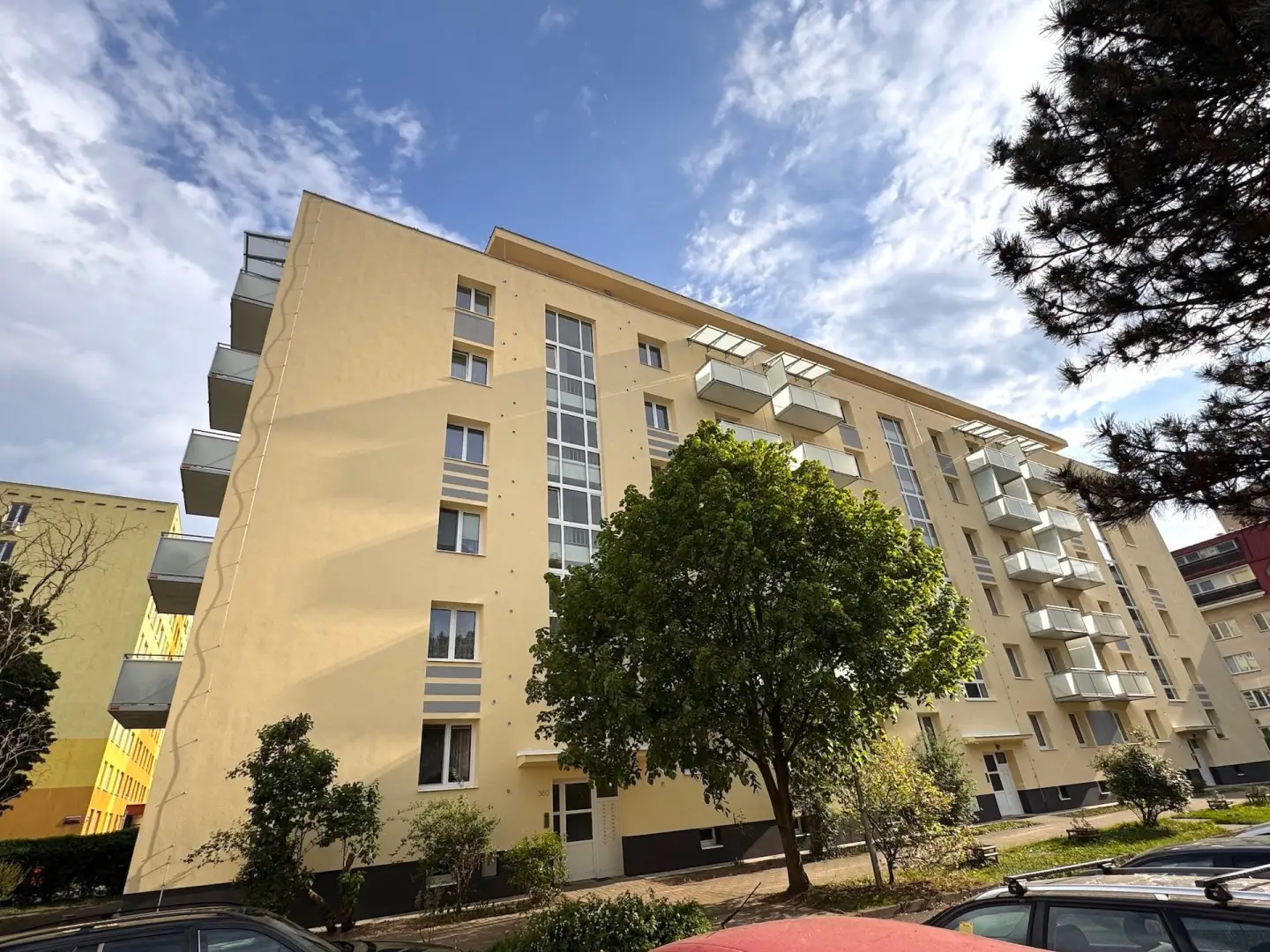 Pronájem bytu 3+kk/B, po rekonstrukci, zařízený, Praha - Letňany