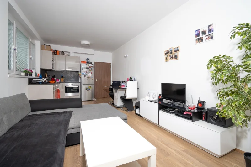 Pronájem bytu 2+kk, 56,9m2, ulice Makedonská, Praha - Střížkov