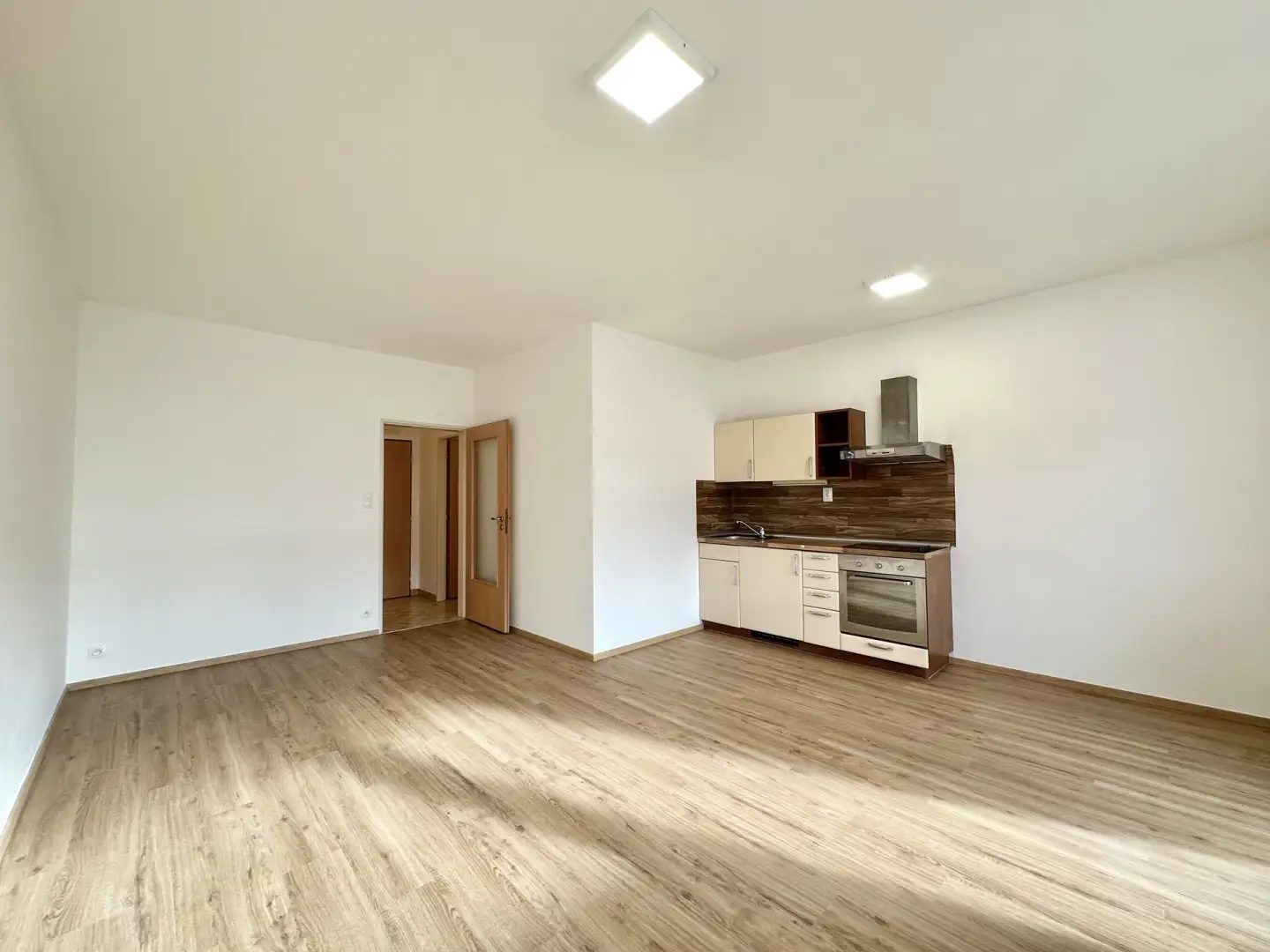 Pronájem bytu 1+kk s prostornou lodžií, ulice Poděbradská 777/9, Praha - Vysočany