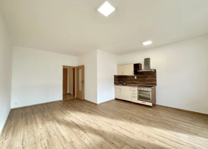 Pronájem bytu 1+kk s prostornou lodžií, ulice Poděbradská 777/9, Praha - Vysočany