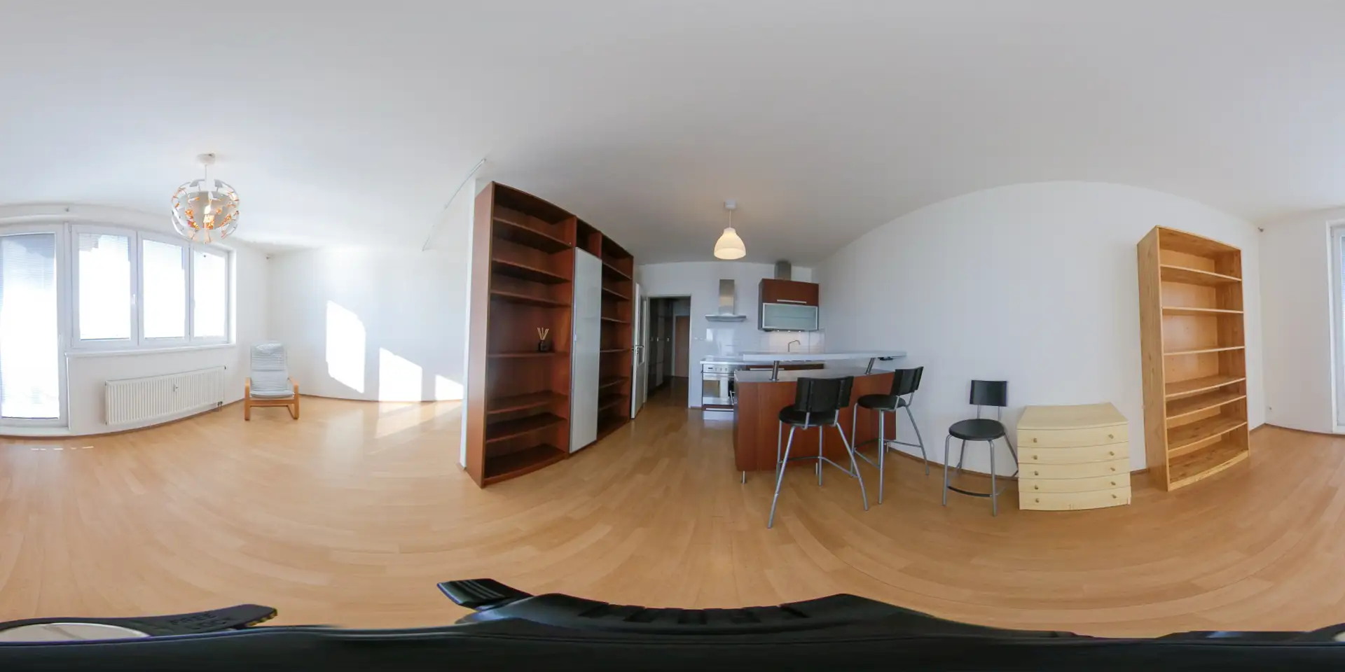 Nabízíme k pronájmu byt 1+kk, ulice Hnězdenská 767/2, Praha - Troja