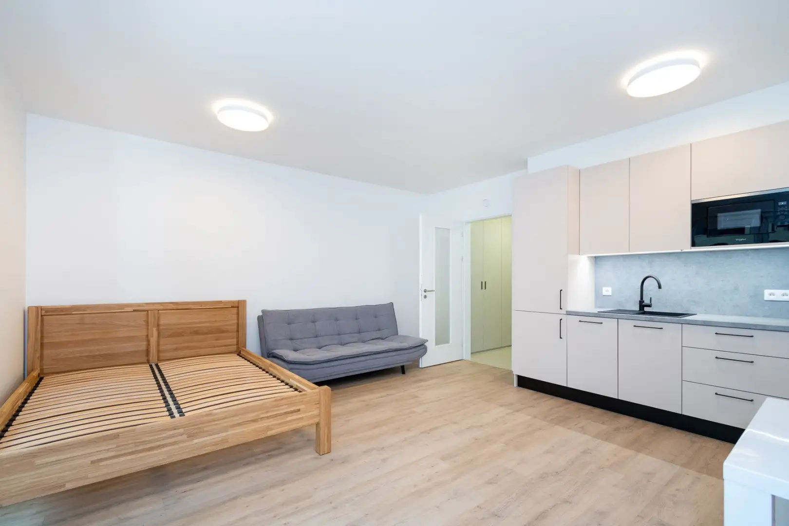 Pronájem byty 1+kk, 35 m² - Praha - Záběhlice