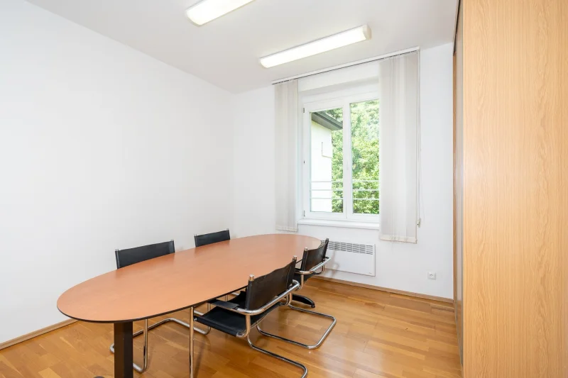 Pronájem kanceláře, 200 m² - Praha - Vršovice