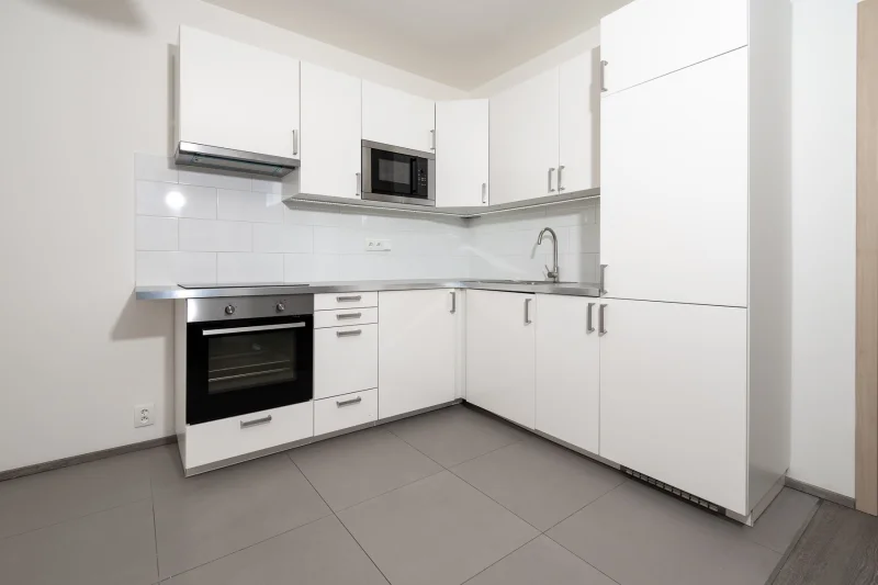 Pronájem bytu 1+kk s balkonem o výměře 42m²  Praha - Žižkov
