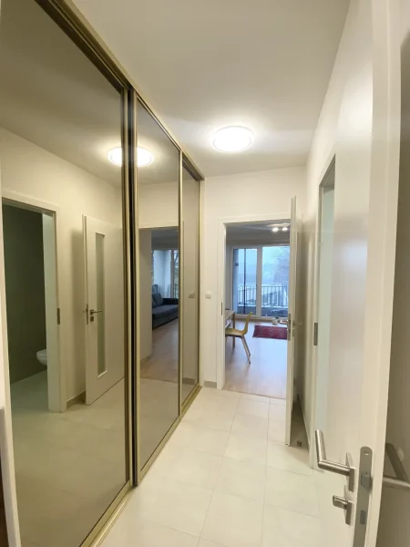 Pronájem světlého bytu 2+kk + B/S/G, ulice Olgy Havlové, Praha 3