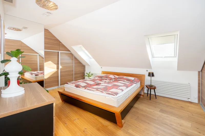 Pronájem krásného bytu s terasou a výhledem na Žižkovskou věž - 3+kk, 95 m² - Praha - Žižkov