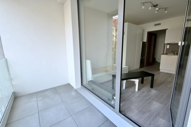Pronájem bytu 1+kk o výměře 33 m² s lodžií v lokalitě Praha - Košíře